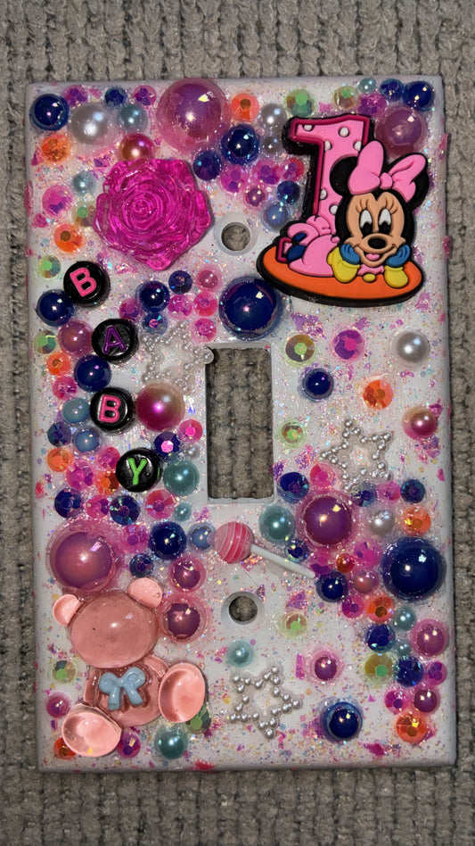 “Junk” wall plate: Only 1 Minnie